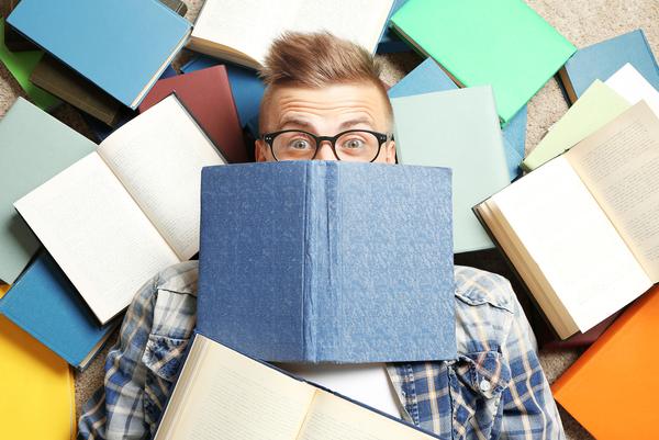 What to Consider While Selecting a Book as Gifts for People who Love to Read?
